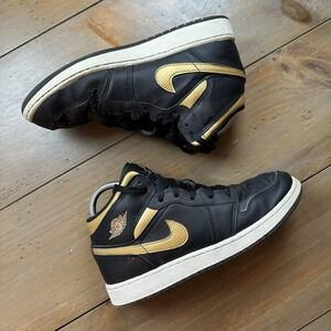 Nike Air Jordan 1 Mid SE Shoes Youth Size 7Y Black Metallic Gold DQ8423-071